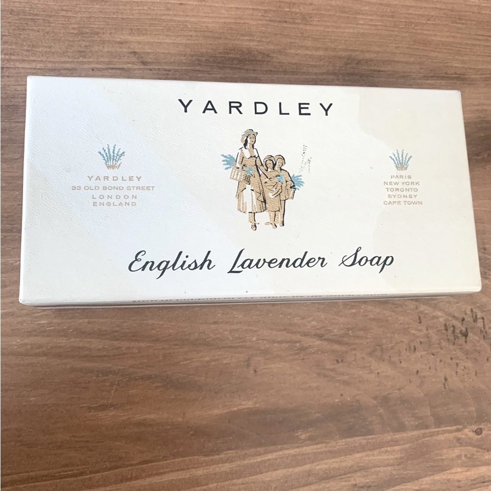 YARDLEY ENGLISH LAVENDER 3 BARS OF SOAP
Vintage NEW